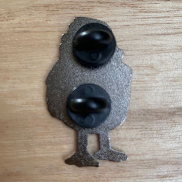 Exclusive Collectible Disney Star Wars "Cool Porg" Collector Enamel Pin - Picture 3 of 3